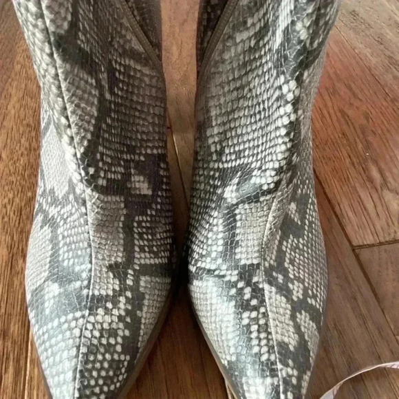 Carlos Santana Grey snakeskin Tibbie ankle boots - Picture 5 of 11